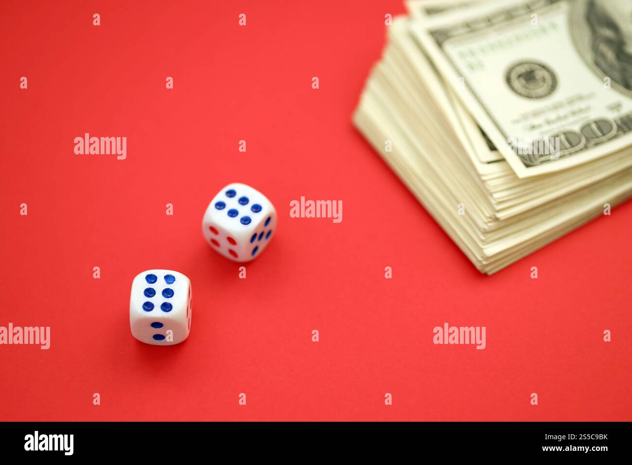 Frammenti di automobili parcheggiate ricoperte di neve Foto Stock