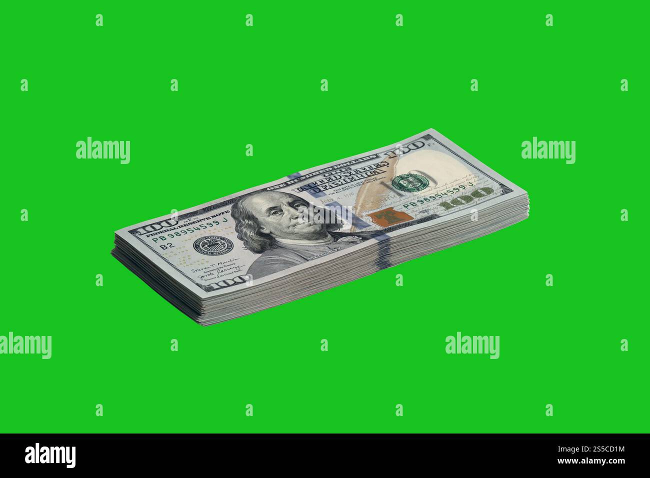 Tracce delle ruote della vettura su una strada innevata. Sterzata pericolosa e scivolosa del veicolo Foto Stock