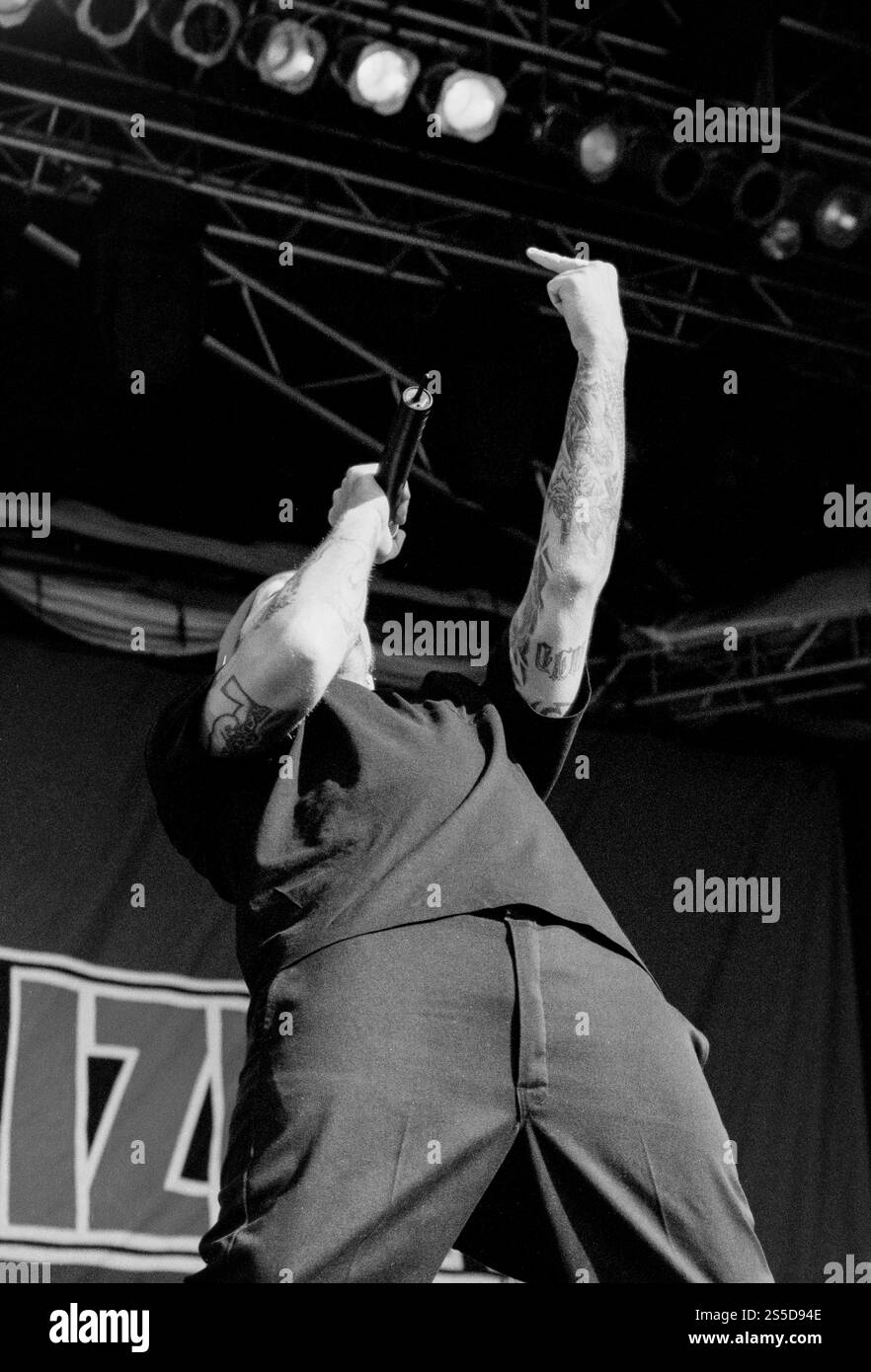 FRED DURST, LIMP BIZKIT, YOUNG, READING FESTIVAL, 2000: Fred Durst dei pionieri del nu-metal americano Limp Bizkit che suonano il Main Stage al Reading Festival, Reading, Regno Unito, il 25 agosto 2000. Foto: Rob Watkins. INFO: Limp Bizkit è un gruppo nu-metal statunitense formatosi nel 1994, noto per la loro fusione di rap, rock e riff pesanti. Guidati da Fred Durst, hanno ottenuto un enorme successo con successi come "Rollin" e altri significativi, definendo l'era del nu-metal. Foto Stock