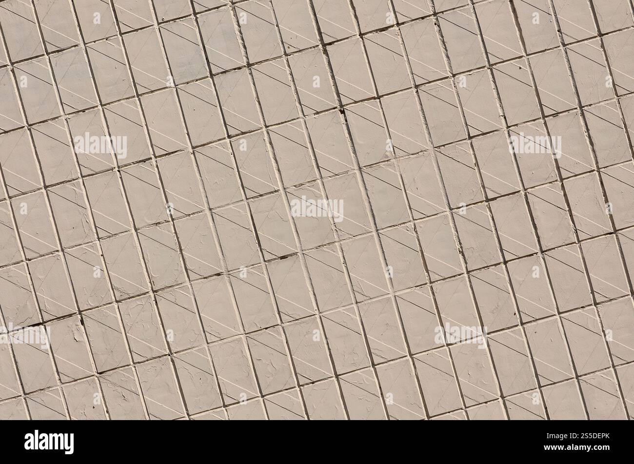 Vecchie piastrelle murali beige sovietiche. La texture della classica piastrella esterna, che fu rivisitata dagli edifici durante i tempi dell'Unione Sovietica Foto Stock