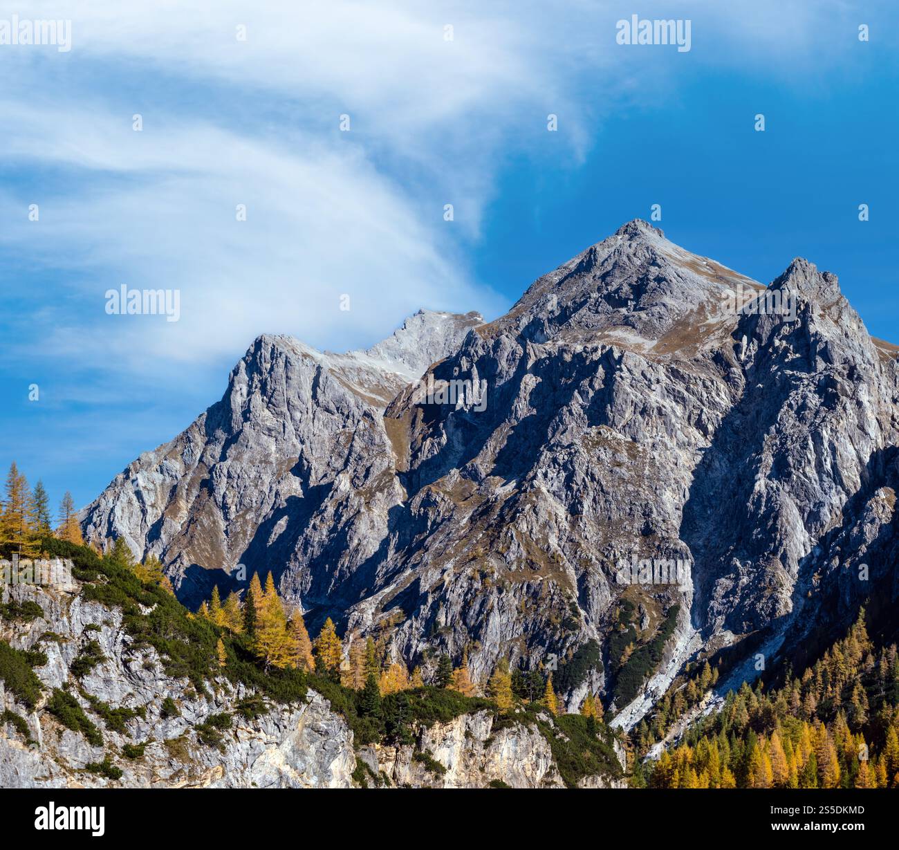 Alpi d'autunno cime rocciose vista dal sentiero escursionistico, Kleinarl, Land Salzburg, Austria. Foto Stock