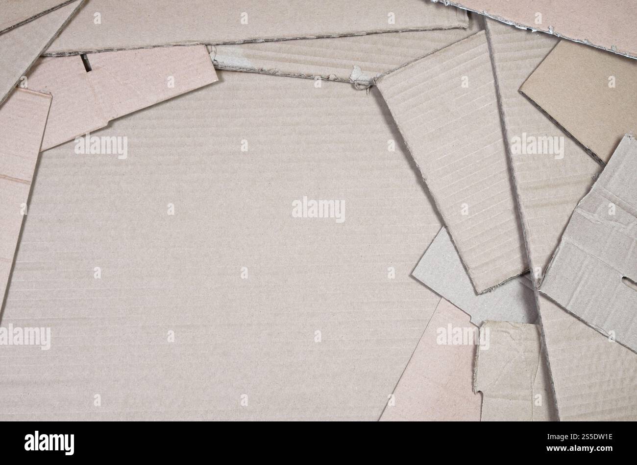 Sfondo della texture di carta impilati pronti a riciclare. Un pacco di vecchio ufficio il cartone per il riciclaggio di rifiuti di carta. Pila della carta straccia Foto Stock