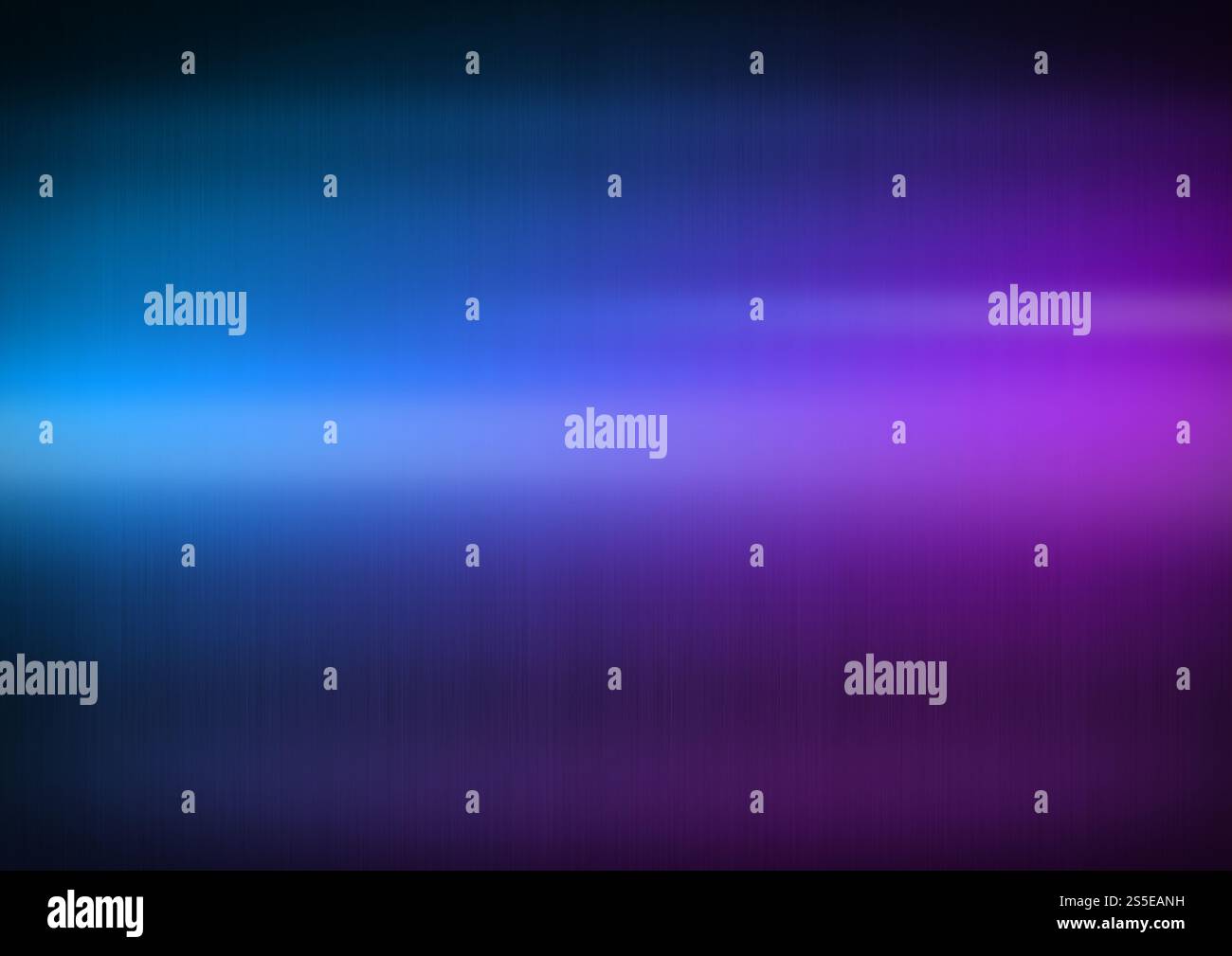 Colorato lucido metallo spazzolato. Sfumatura dal blu al viola. Sfondo con trama di sfondo orizzontale. Colorato lucido metallo spazzolato. Gradiente dal blu Foto Stock