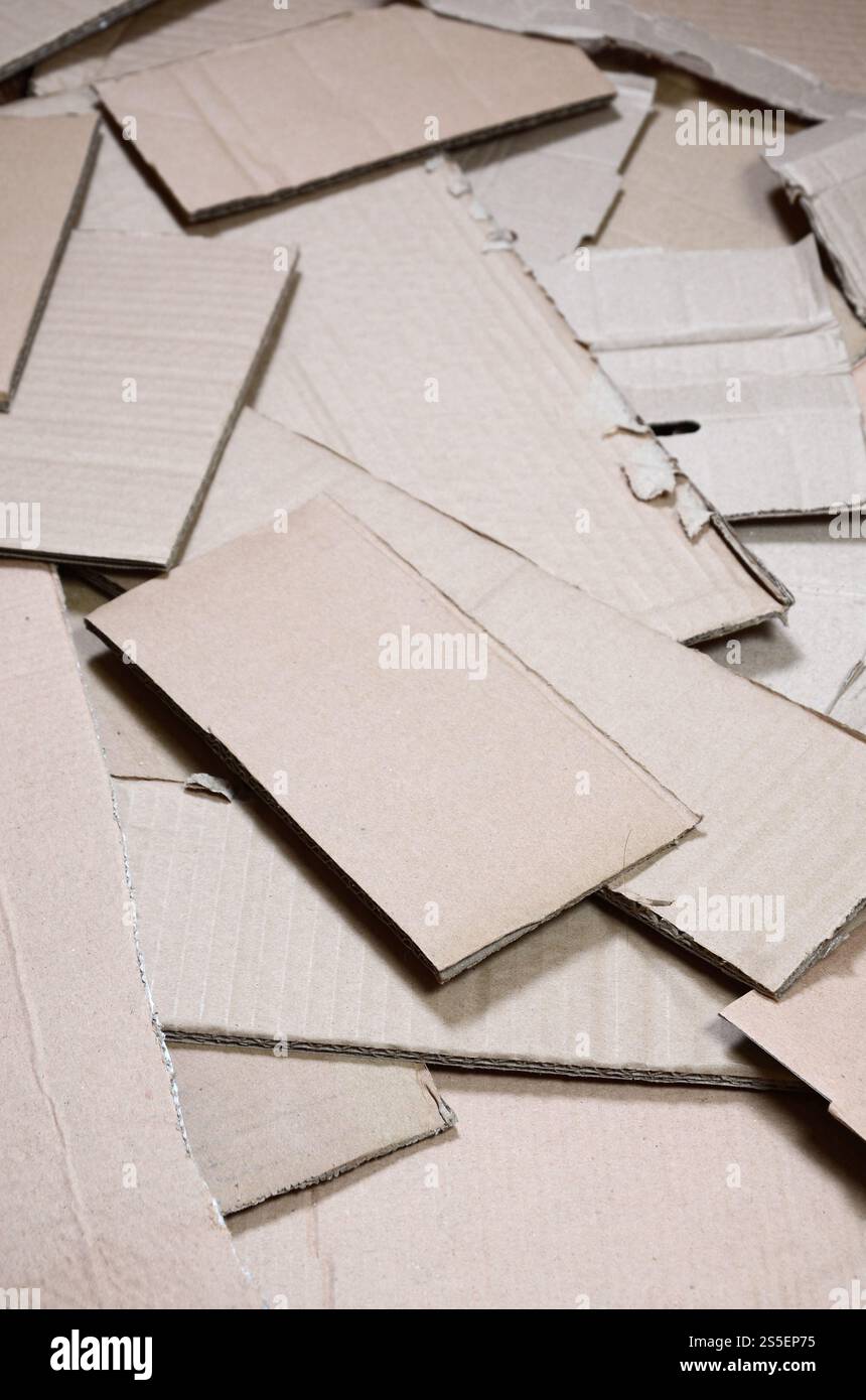 Sfondo della texture di carta impilati pronti a riciclare. Un pacco di vecchio ufficio il cartone per il riciclaggio di rifiuti di carta. Pila della carta straccia Foto Stock