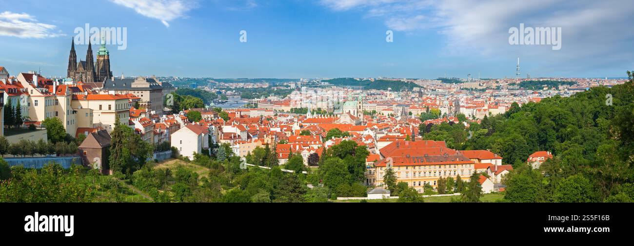 Vista su stare Mesto (Città Vecchia), Praga, Repubblica Ceca. Foto Stock