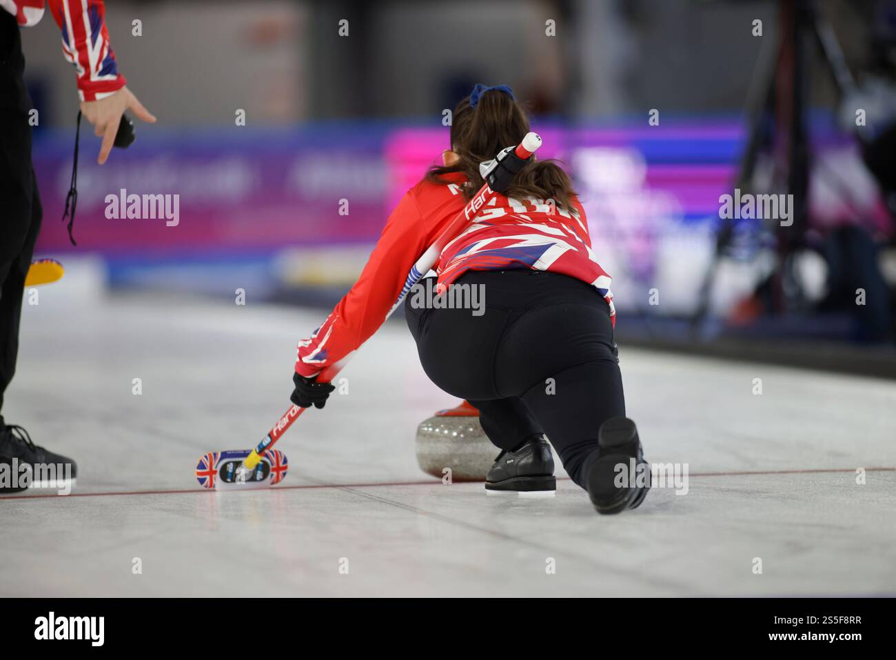 Torino, Italia. 14 gennaio 2025. Robyn Munro di GBR durante i Giochi Mondiali universitari della FISU, Curling semi Final tra Italia e Grait Britain il 14 gennaio 2025 a Palatazzoli, Torino. Crediti: Nderim Kaceli/Alamy Live News Foto Stock