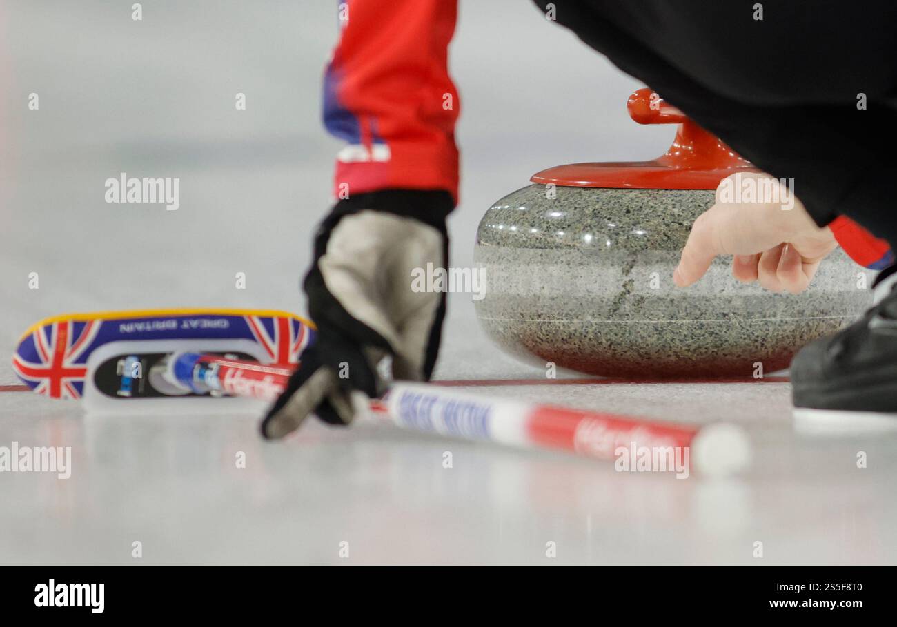Torino, Italia. 14 gennaio 2025. Orrin Carson di GBR durante i Giochi Mondiali universitari della FISU, Curling semi Final tra Italia e Grait Britain il 14 gennaio 2025 a Palatazzoli, Torino. Crediti: Nderim Kaceli/Alamy Live News Foto Stock