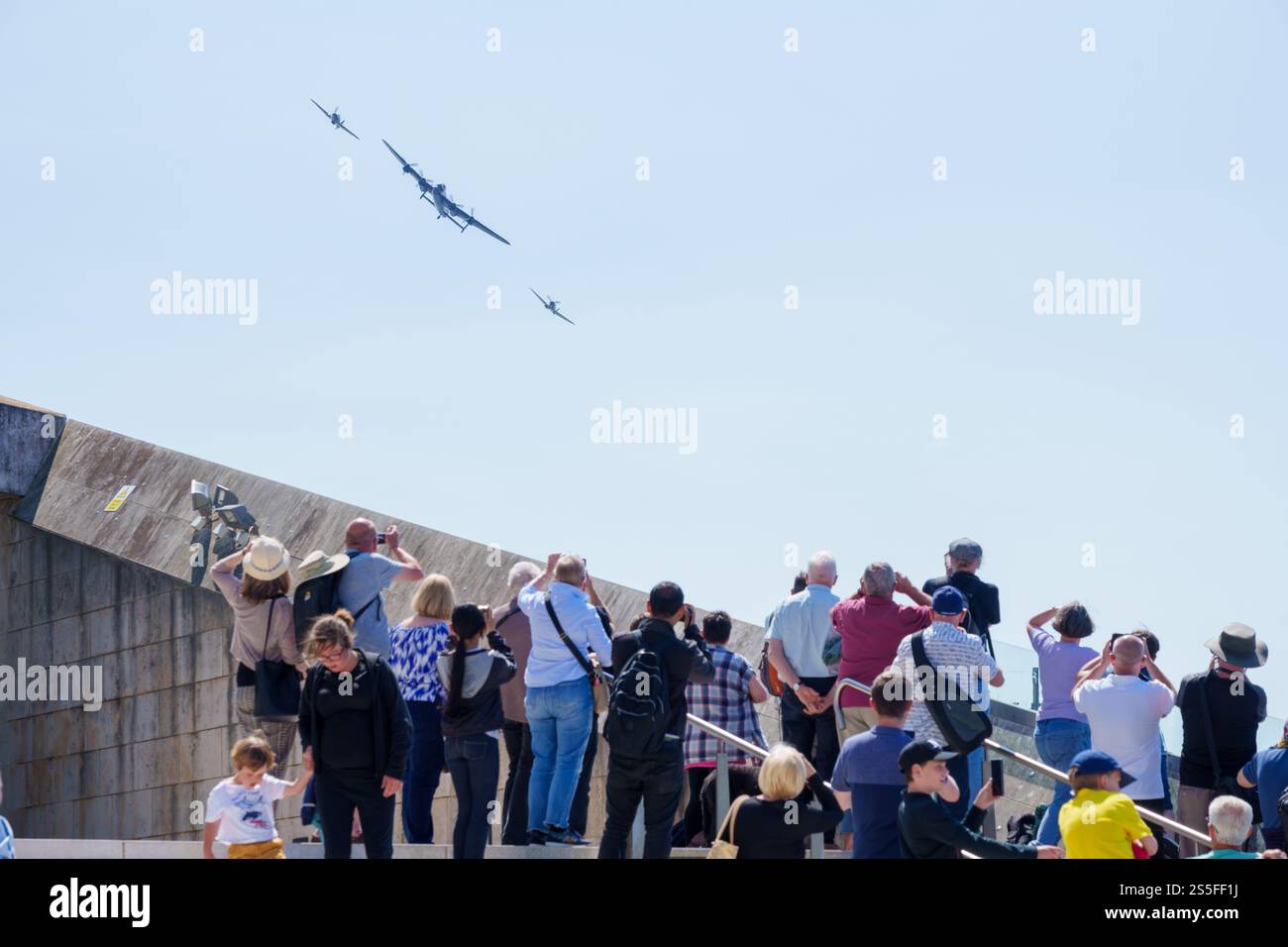 Folle di persone al festival Atlantic Wall di Liverpool Foto Stock