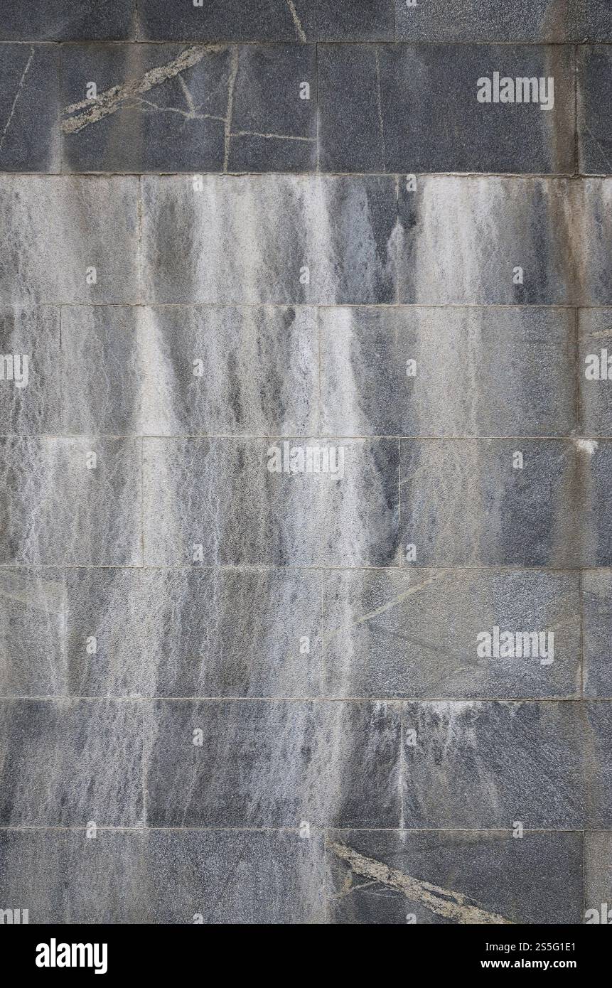 Struttura di sfondo di un muro da un vecchio granito grigio piastrelle Foto Stock