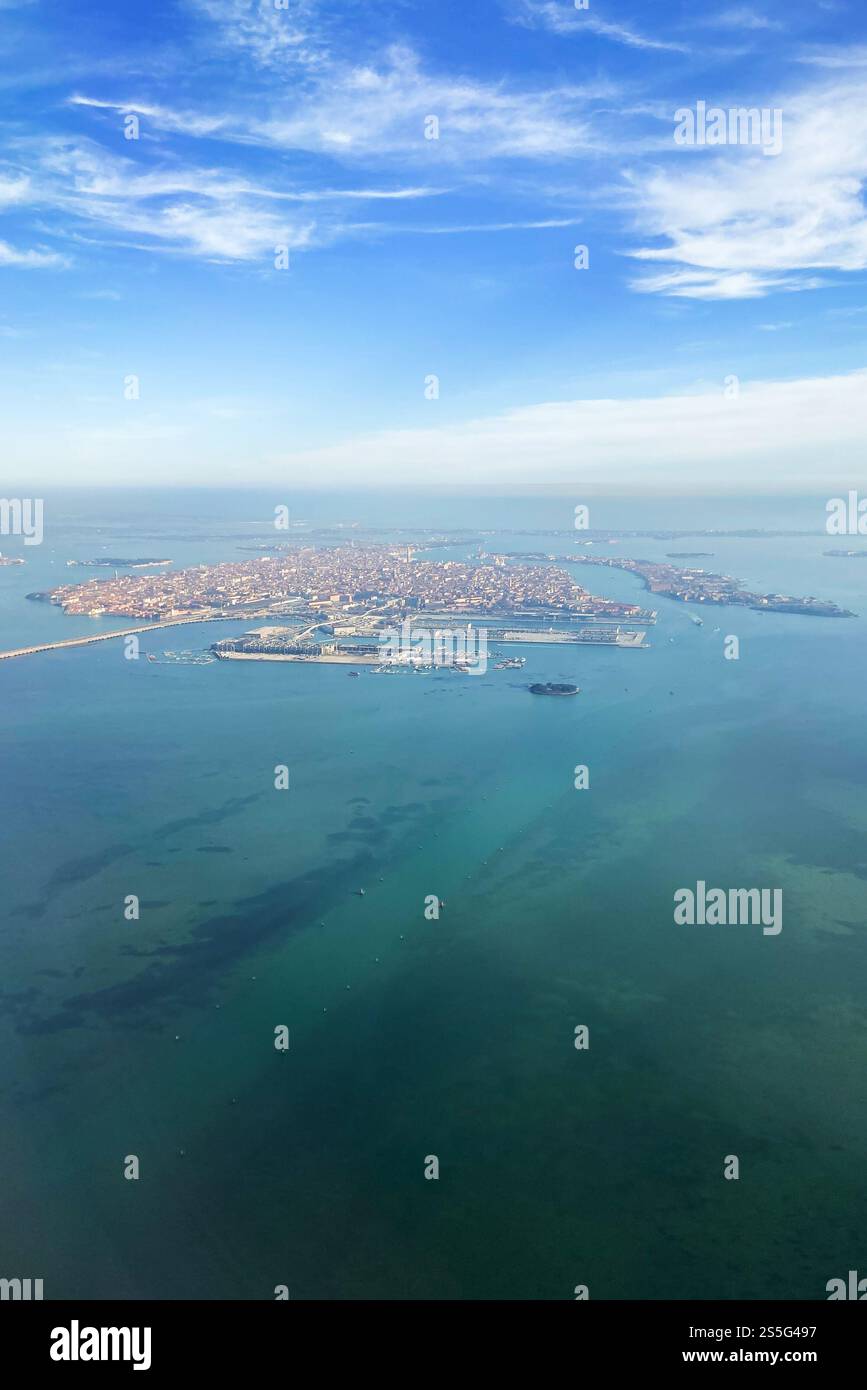 Veduta aerea della città di Venezia in aereo nel mese di febbraio Foto Stock