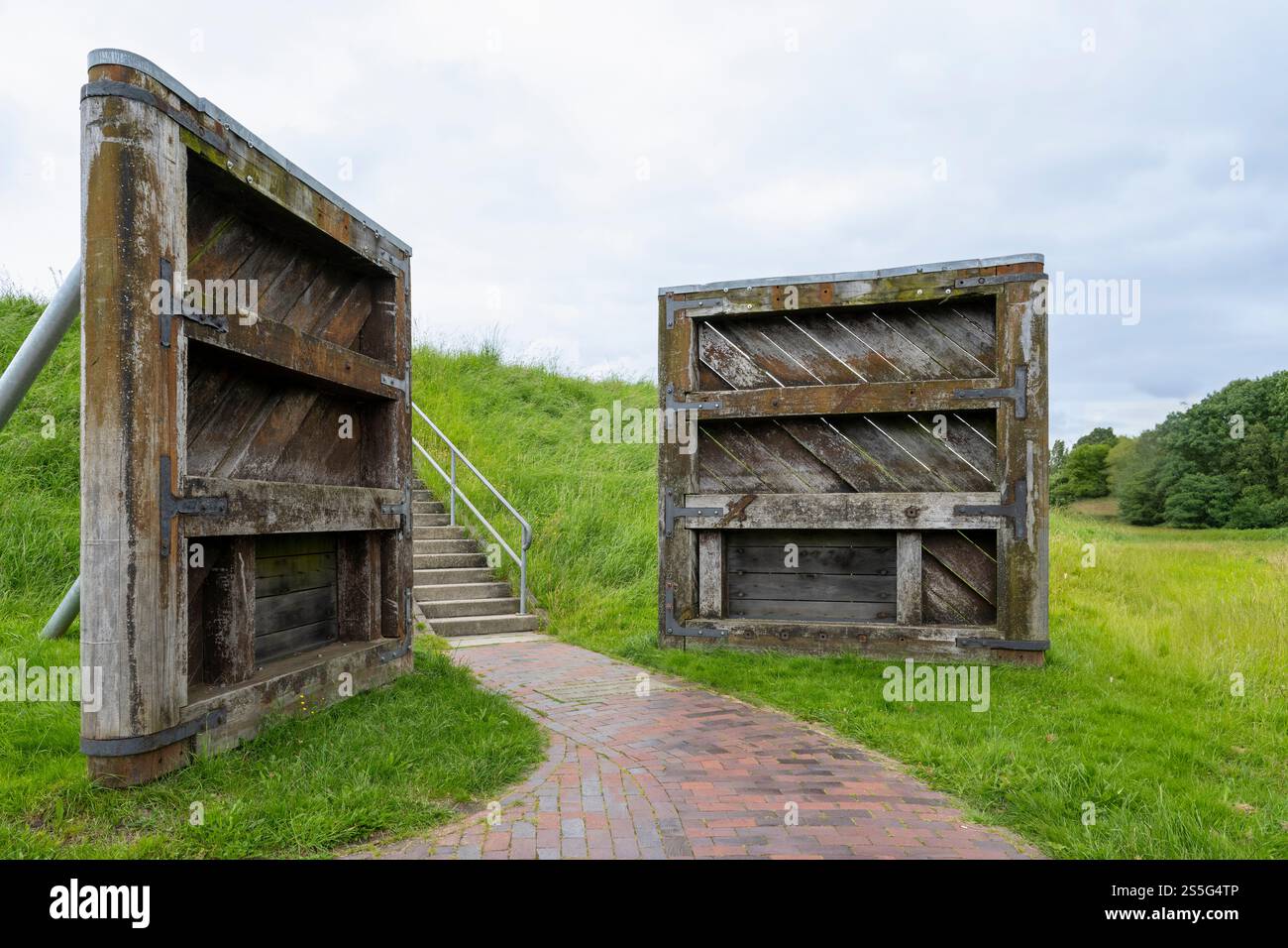 La storica chiusa di Greetsiel Foto Stock