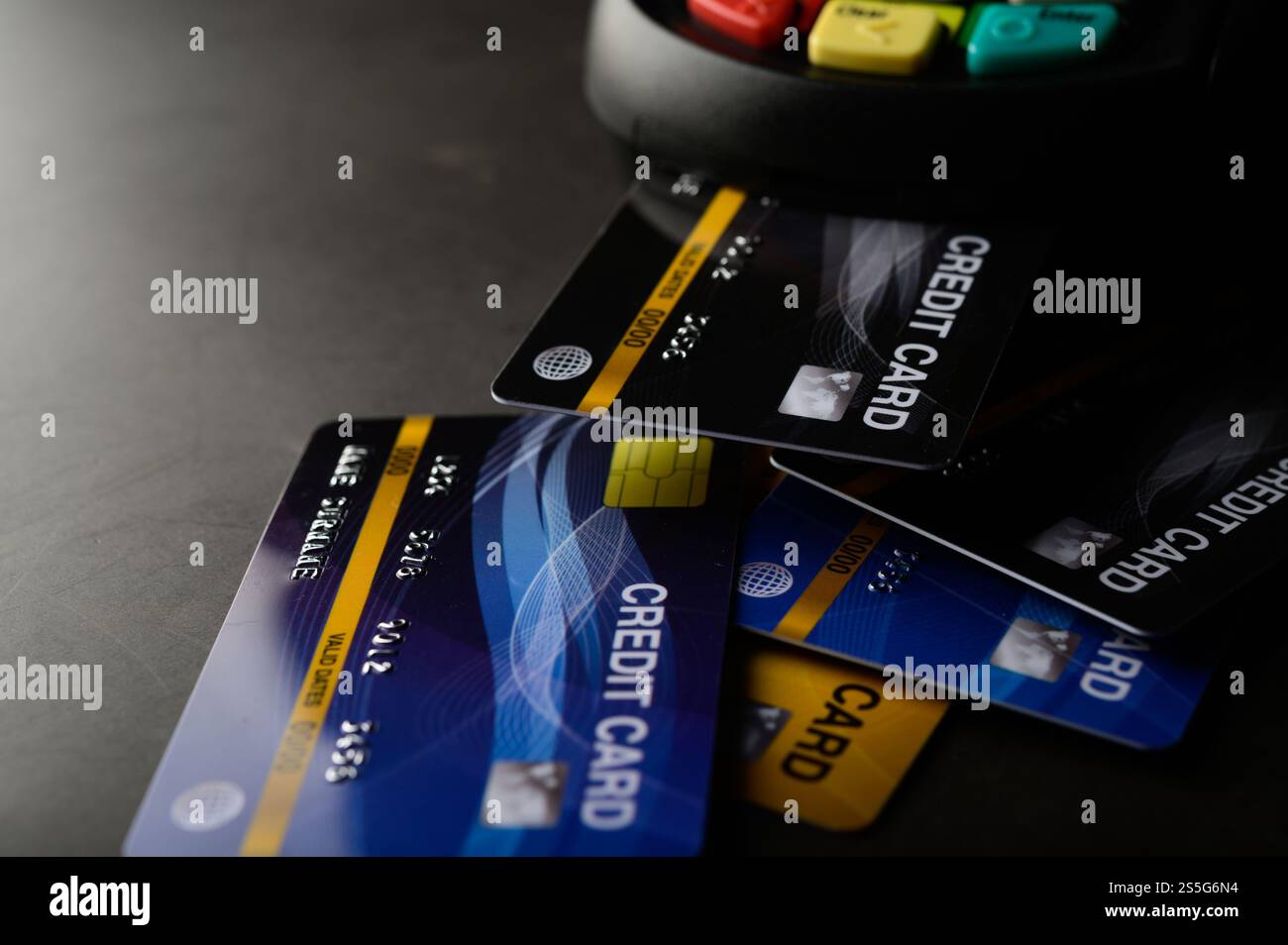 Pagamento con carta di credito, acquisto e vendita di prodotti e servizi, focus selettivo Foto Stock