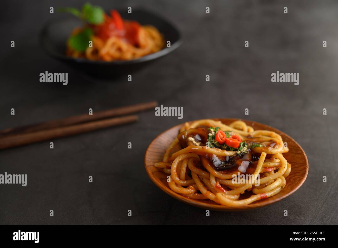 spaghetti italiani con salsa di pomodoro Foto Stock