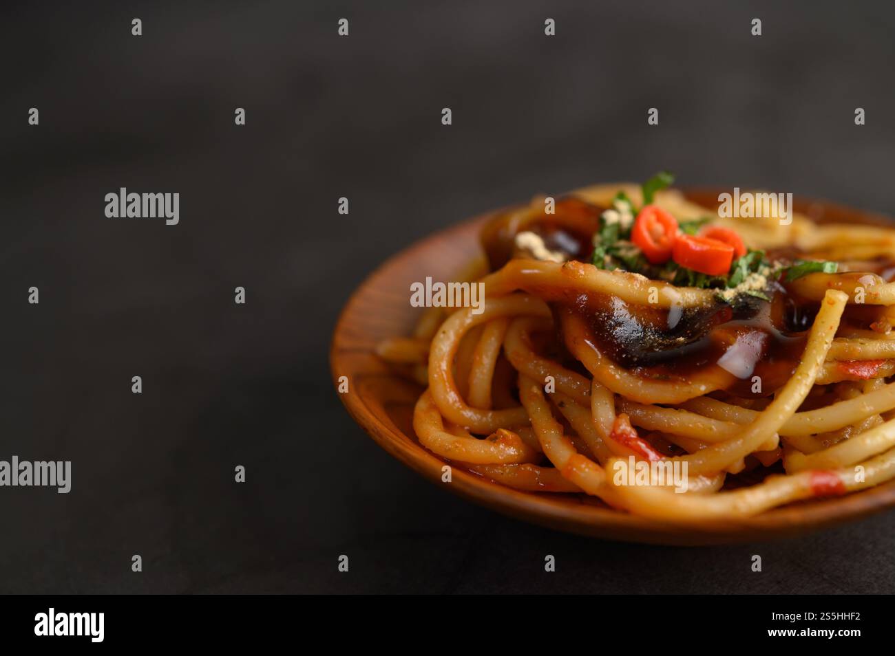 spaghetti italiani con salsa di pomodoro Foto Stock