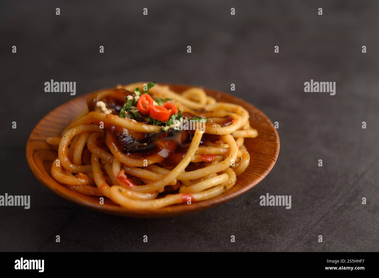 spaghetti italiani con salsa di pomodoro Foto Stock