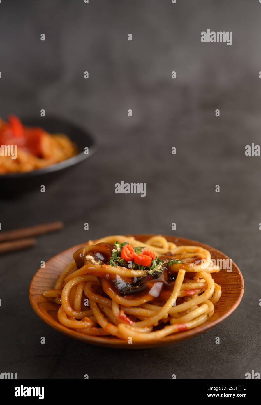 spaghetti italiani con salsa di pomodoro Foto Stock