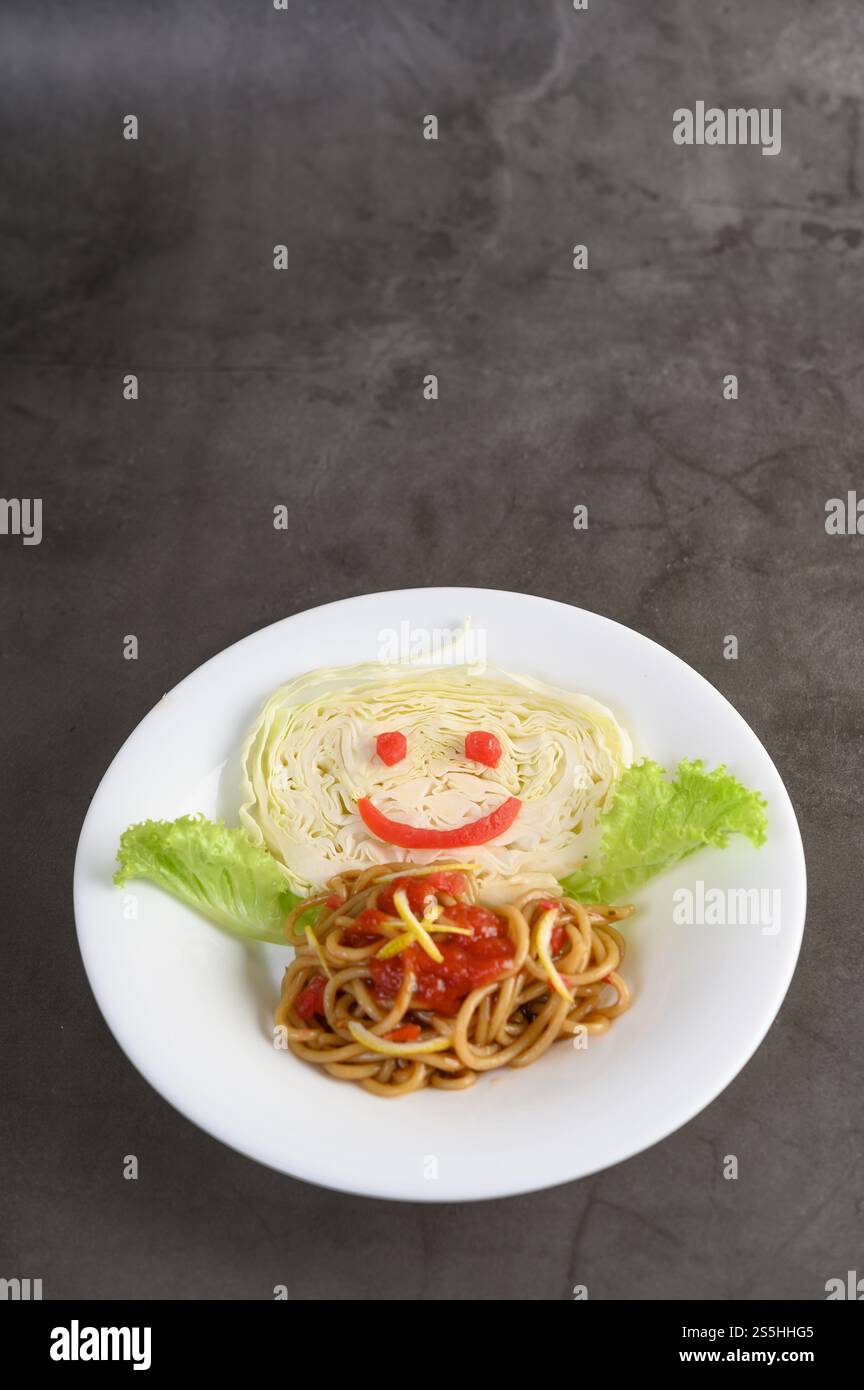 spaghetti italiani con salsa di pomodoro Foto Stock
