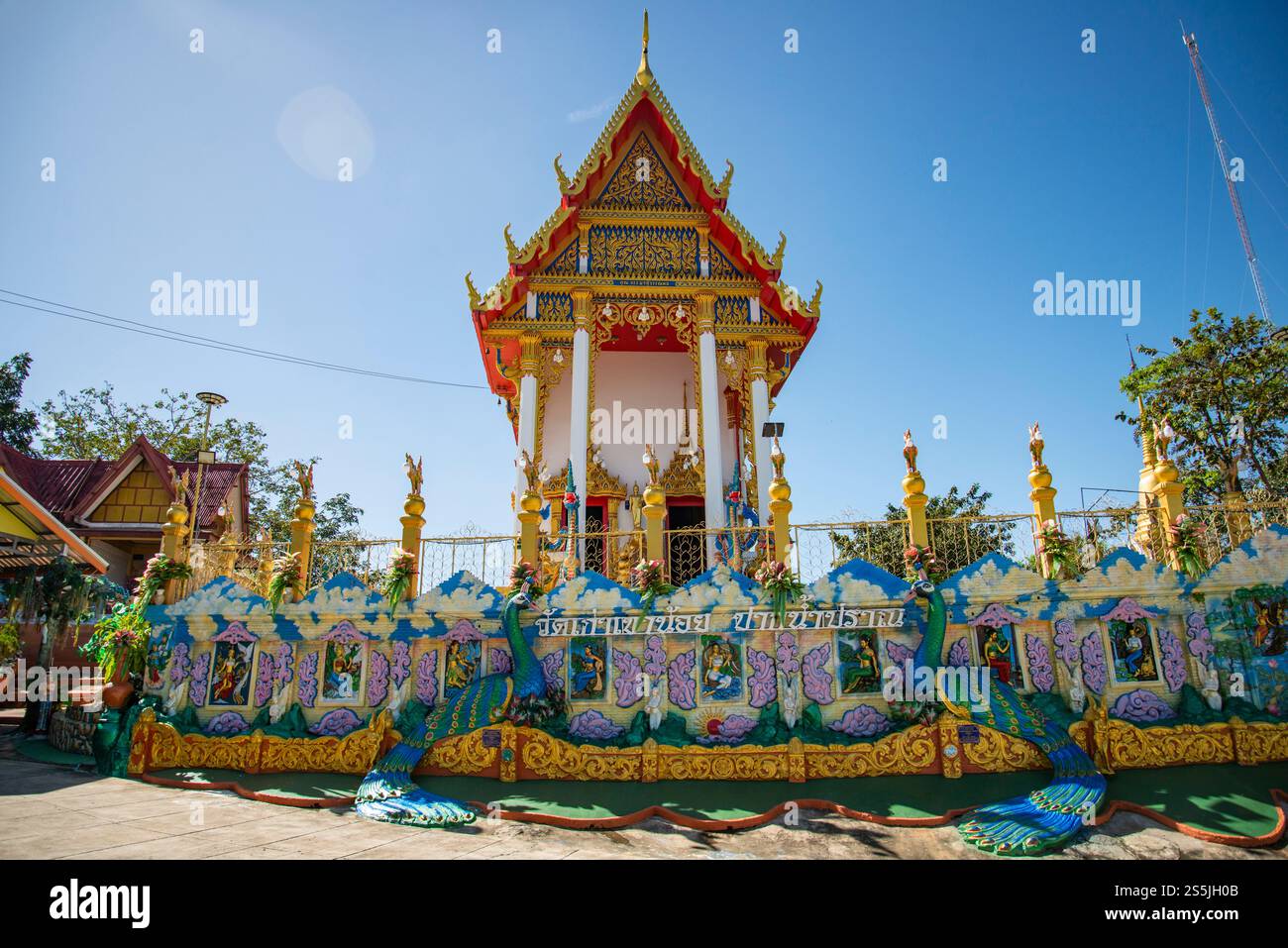 Il Wat Khao noi vicino al villaggio di Pak Nam e la città di Pranburi vicino alla città di Hua Hin nella provincia di Prachuap Khiri Khan in Thailandia, Foto Stock