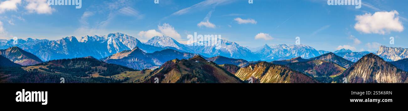 Pittoresca vista sulle Alpi autunnali dal punto panoramico di Schafberg, Salzkammergut, alta Austria. Foto Stock