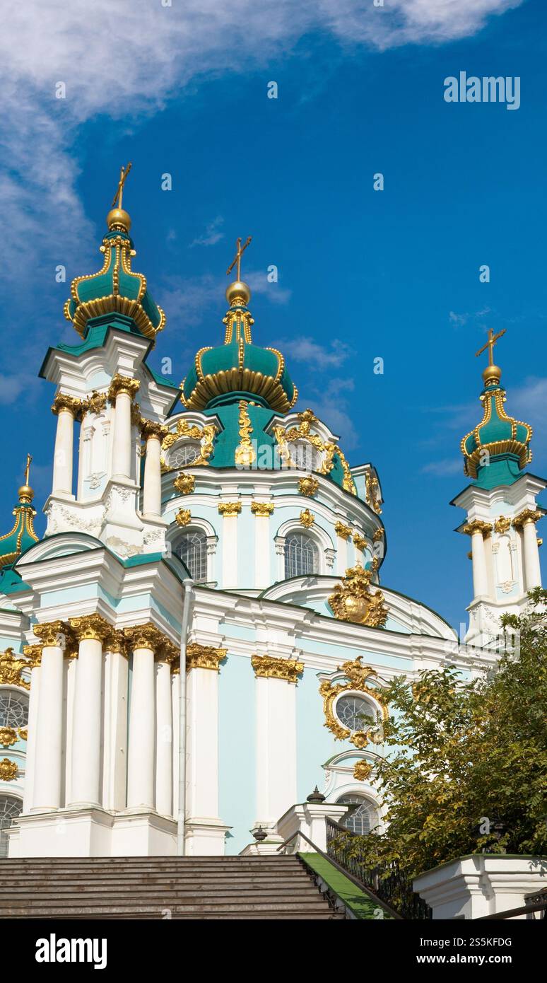 Edificio della chiesa di Kiev Saint Andrews. Centro di Kiev, Ucraina. Edificio del XVIII secolo, scultore - Francesco Bartolomeo Rastrelli' Foto Stock