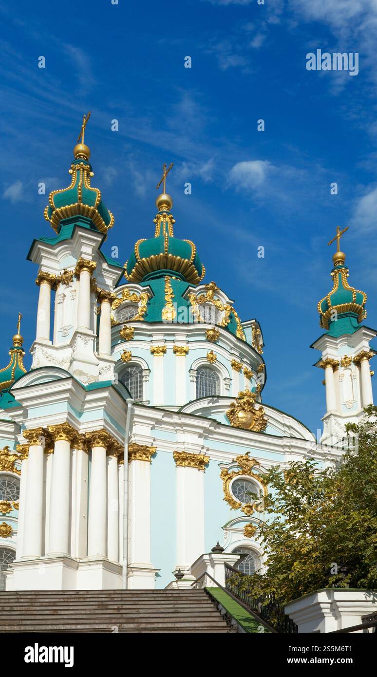 Edificio della chiesa di Kiev Saint Andrews. Centro di Kiev, Ucraina. Edificio del XVIII secolo, scultore - Francesco Bartolomeo Rastrelli' Foto Stock