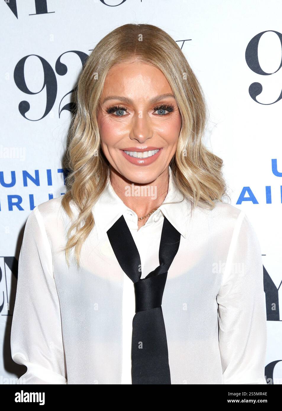 New York, Stati Uniti. 14 gennaio 2025. Kelly Ripa partecipa a Susan Lucci in conversazione con Andy Cohen: All My Children at 55 tenutasi presso la 92nd Street Y, New York il 14 gennaio 2025 a New York, NY © Steven Bergman/AFF-USA. Credito COM: AFF/Alamy Live News Foto Stock