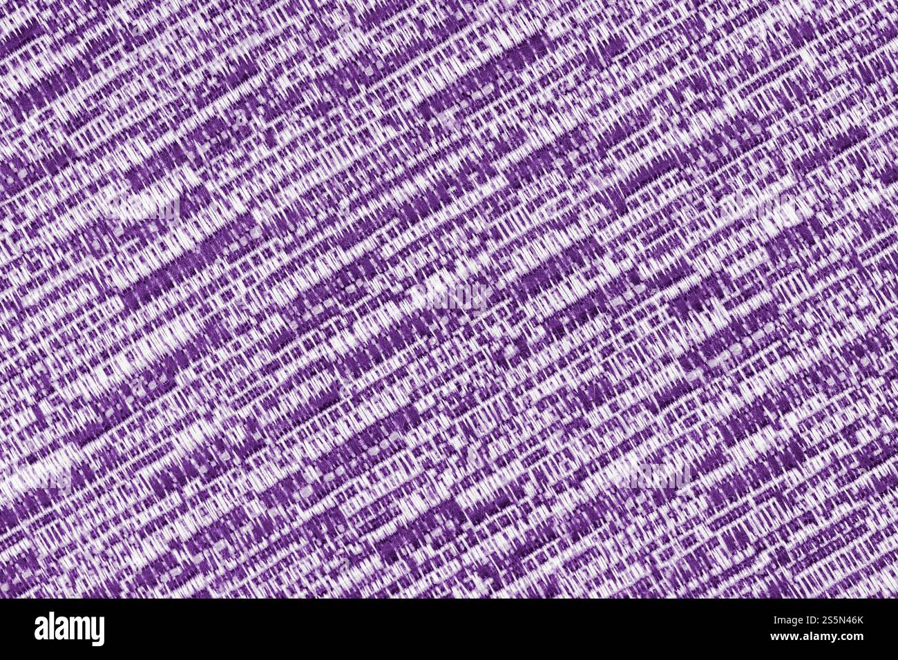 Tessuto viola e bianco melange, sfondo tessile di colore misto. Primo piano, macro di tessuto jacquard con tessitura grossolana diagonale. Carta da parati, b Foto Stock
