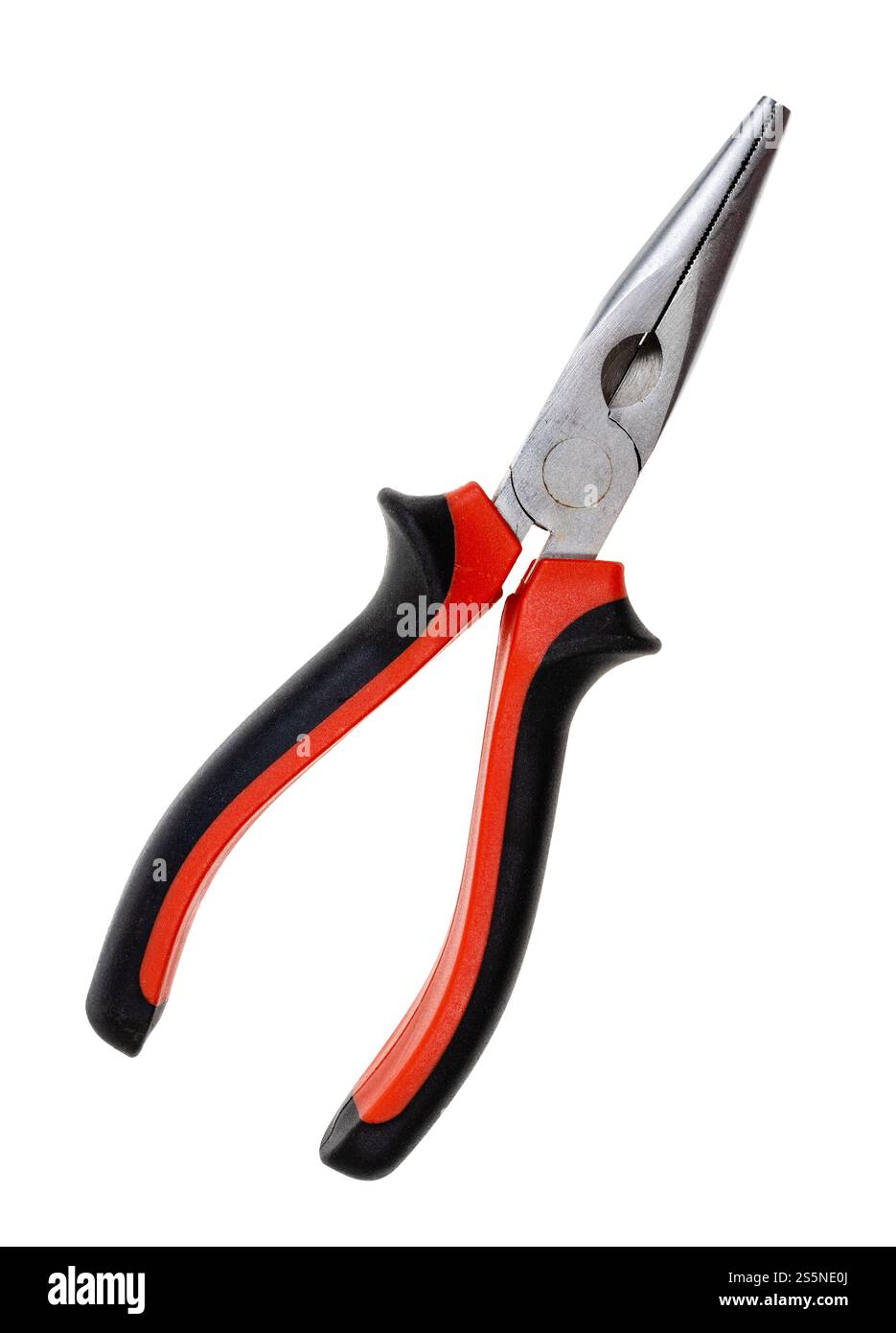pinza a becchi lunghi con manico in gomma rossa e nera isolato su fondo bianco Foto Stock