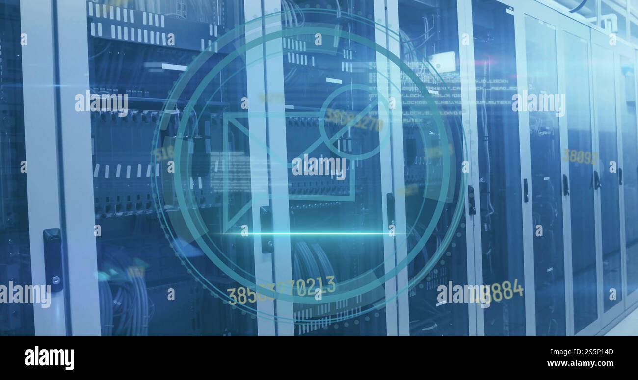 Immagine dell'oscilloscopio con icona e-mail ed elaborazione dei dati su server informatici Foto Stock