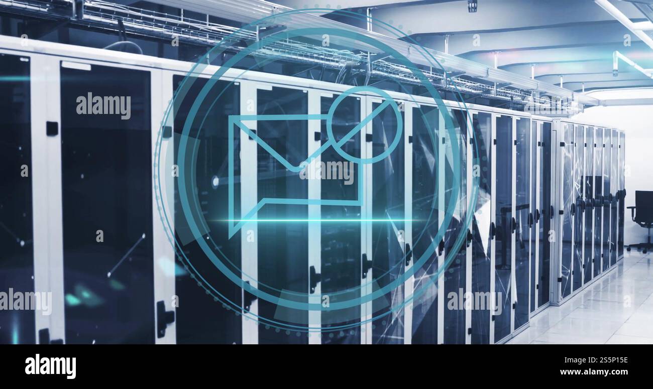 Immagine dell'oscilloscopio con icona e-mail ed elaborazione dei dati su server informatici Foto Stock