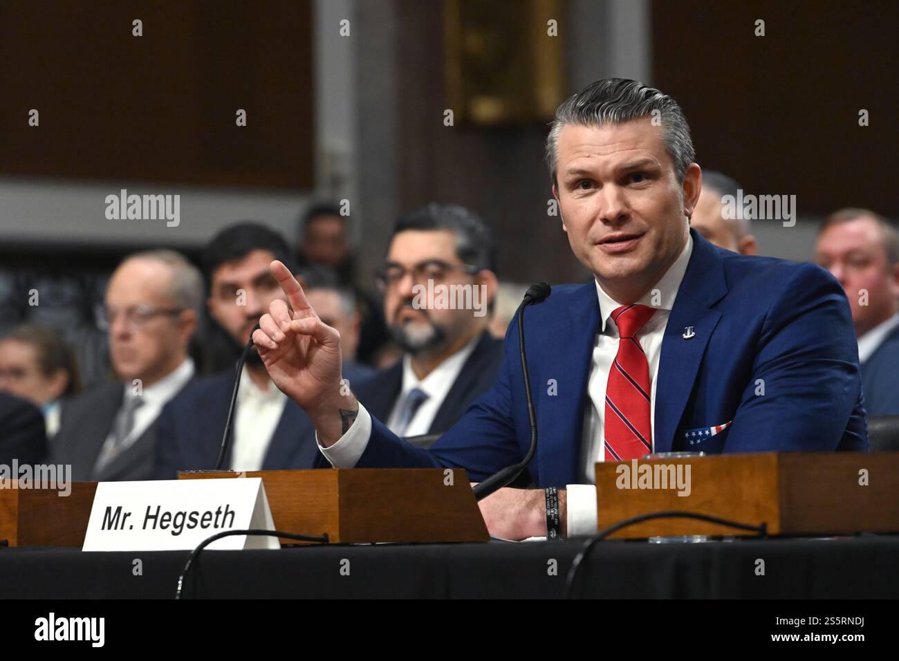 Washington, USA. 14 gennaio 2025. Il candidato del presidente eletto DEGLI STATI UNITI Donald Trump per il Segretario alla difesa Pete Hegseth parla durante un'audizione di conferma dei servizi armati del Senato a Capitol Hill il 14 gennaio 2025 a Washington, DC. Credito: Chen Mengtong/China News Service/Alamy Live News Foto Stock