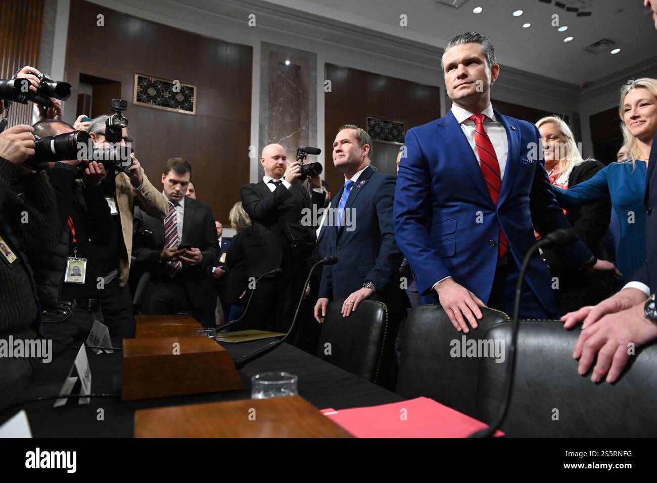 Washington, USA. 14 gennaio 2025. Il candidato del presidente eletto DEGLI STATI UNITI Donald Trump per il Segretario alla difesa Pete Hegseth partecipa a un'udienza di conferma dei servizi armati del Senato a Capitol Hill il 14 gennaio 2025 a Washington, DC. Credito: Chen Mengtong/China News Service/Alamy Live News Foto Stock