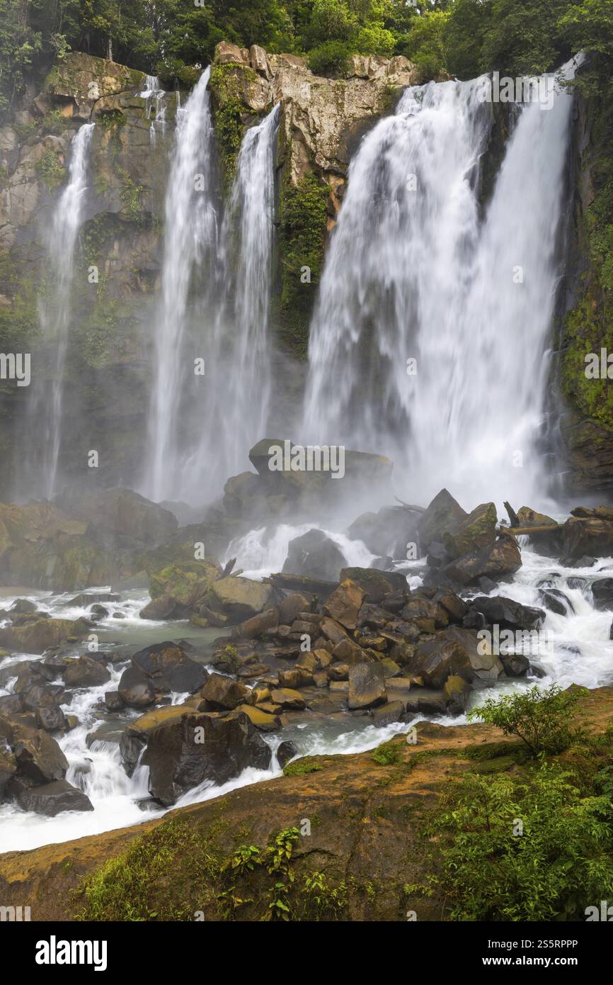 Cascata di Nauyaca, Dominical, Puentarenas, Costa Rica, America centrale Foto Stock