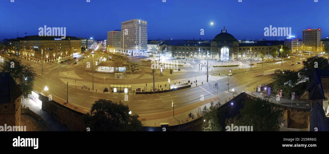 Vista aerea, Bahnhofsplatz da sinistra: Grandhotel, The Cloud One Hotel, stazione centrale, Diehl & Co KG, Ergo Versicherung, fermata centrale del tram, autobus Foto Stock