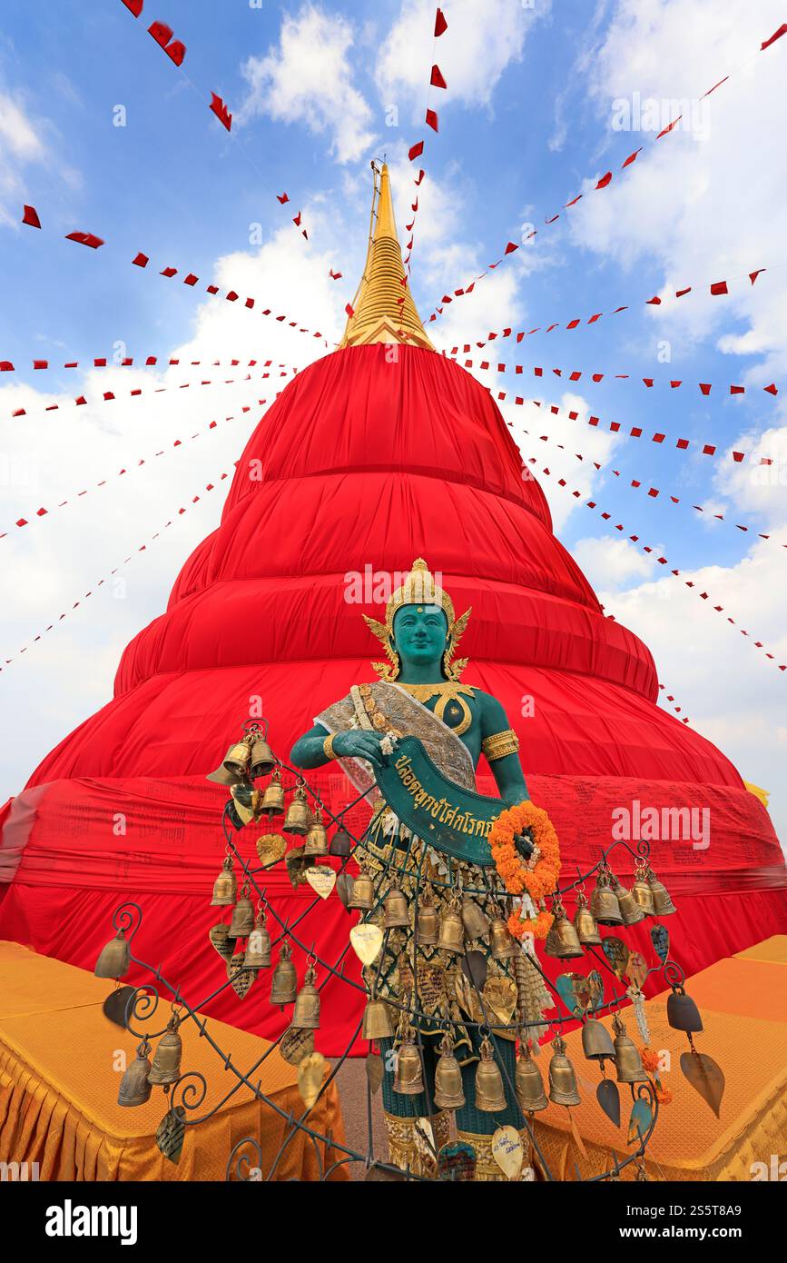 Una splendida pagoda al Wat Saket di Bangkok. Tempio del Monte d'Oro, Thailandia Foto Stock