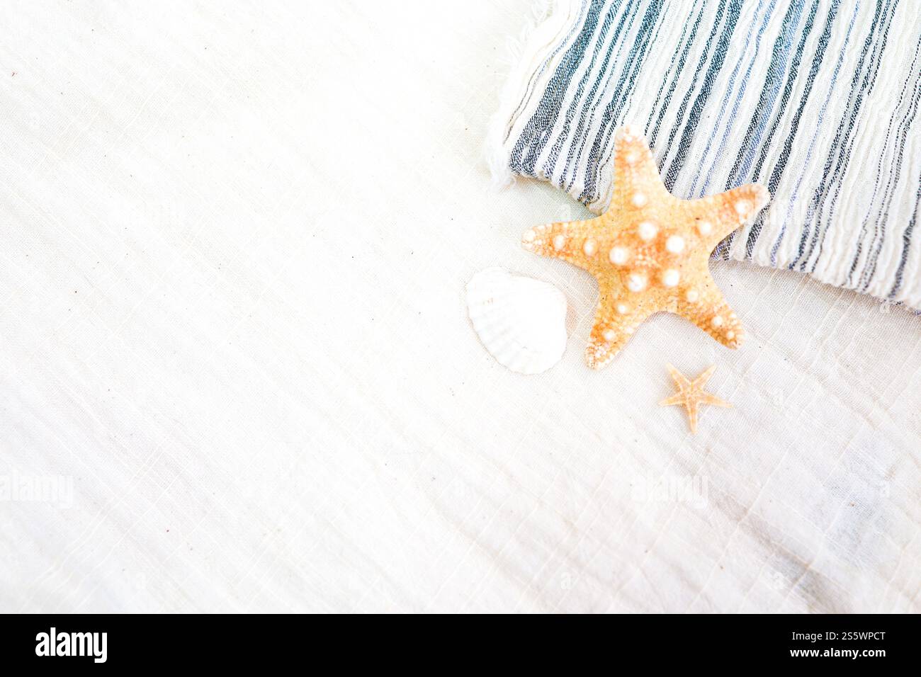 Sfondo delle vacanze estive vacanza pronta relax sulla spiaggia sfondo progettazione di spazi fotocopie, Foto Stock