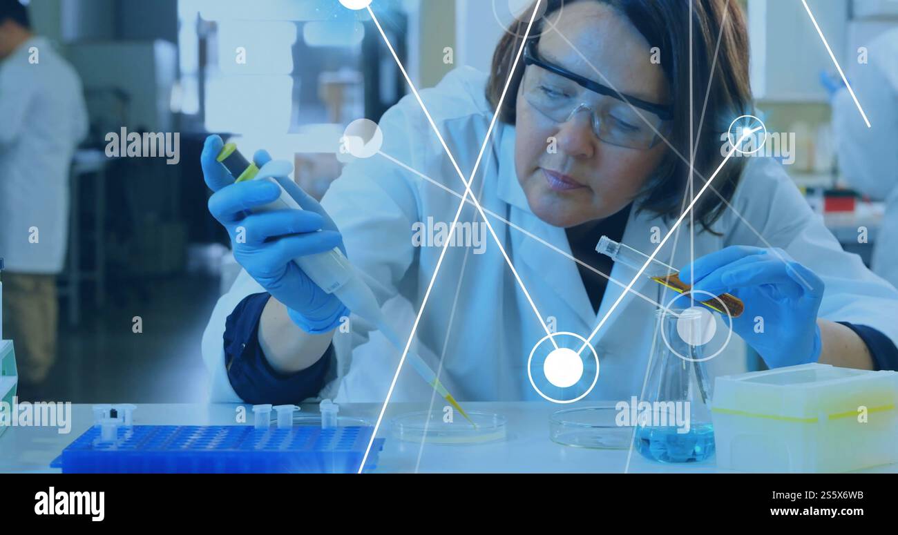 Immagine di una rete di connessioni sulla scienziata caucasica Foto Stock