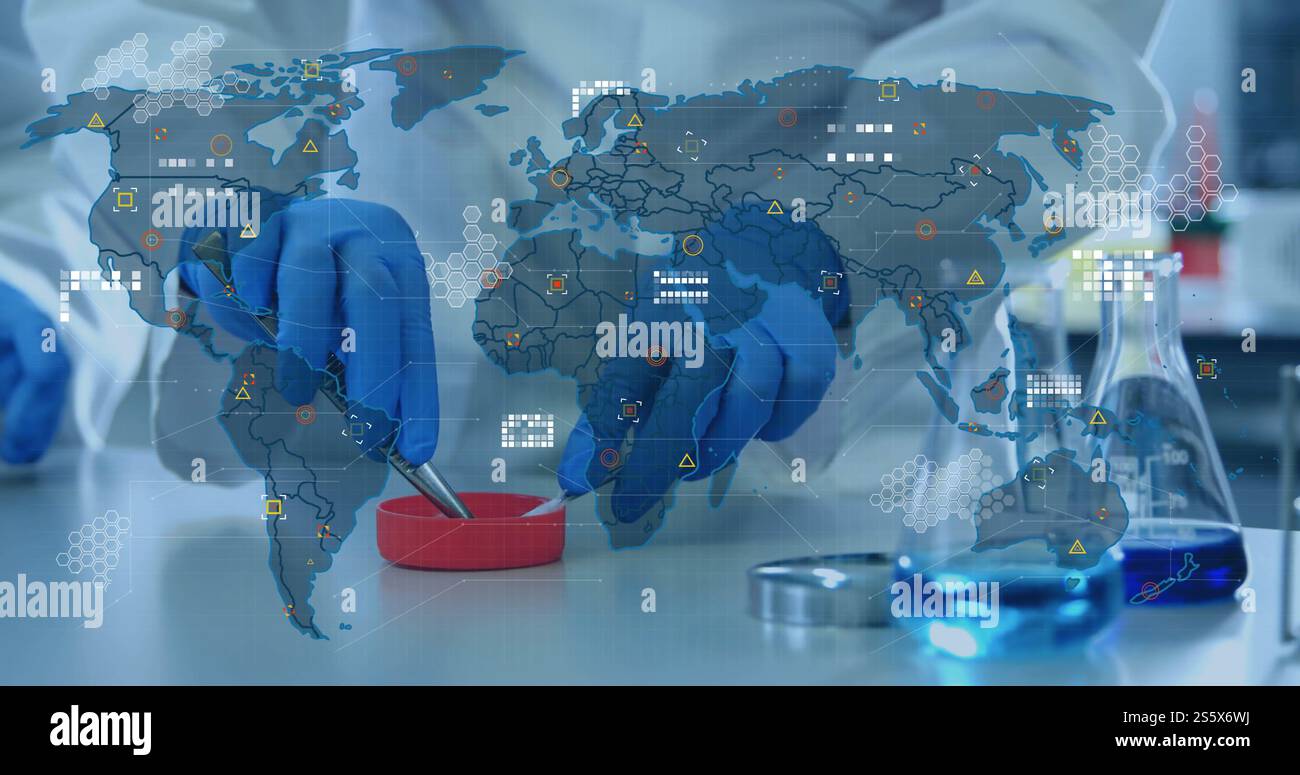 Immagine dell'elaborazione dei dati e mappa del mondo sullo scienziato maschile Foto Stock