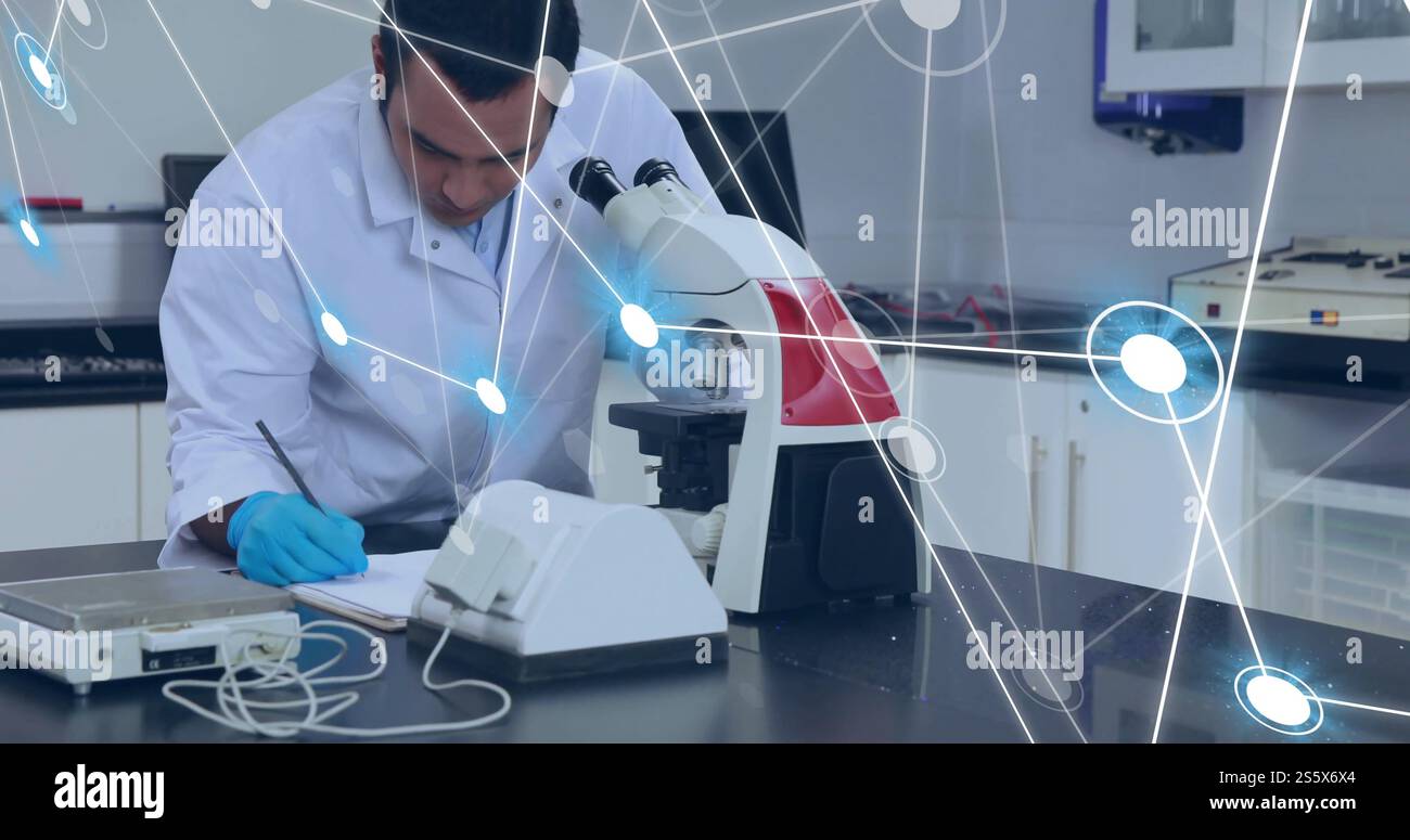 Immagine di una rete di connessioni su uno scienziato birazziale maschile Foto Stock