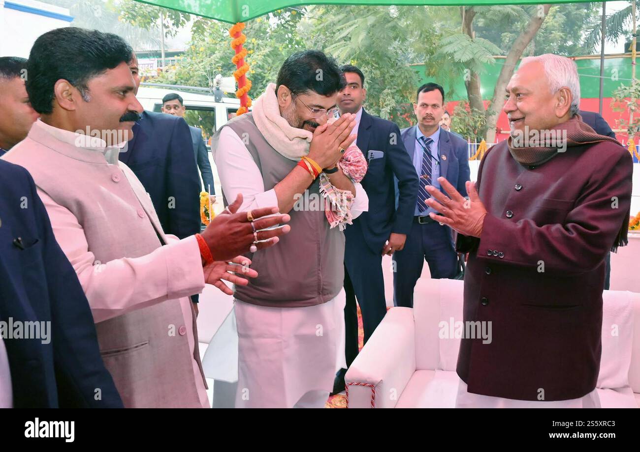 India. 14 gennaio 2025. PATNA, INDIA - 14 GENNAIO: Il primo ministro del Bihar Nbianc Kumar durante il festival Makar Sankranti all'ufficio del partito Lok Janshakti (Ramvilas) il 14 gennaio 2025 a Patna, India. (Foto di Santosh Kumar/Hindustan Times/Sipa USA) credito: SIPA USA/Alamy Live News Foto Stock