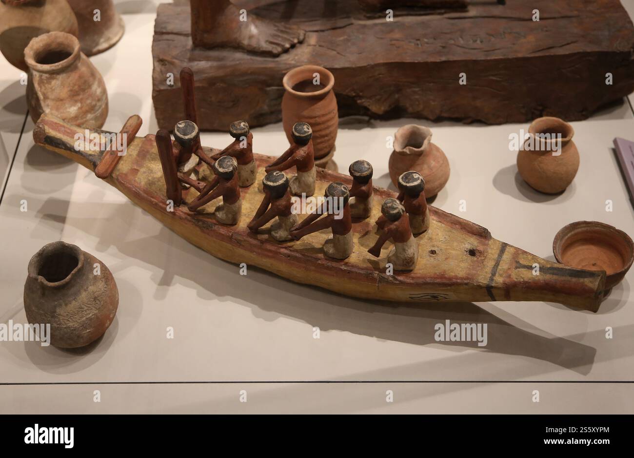 Modello di con rematori. Legno. Regno di mezzo. Egitto. Museo Egizio di Torino. Italia. Foto Stock