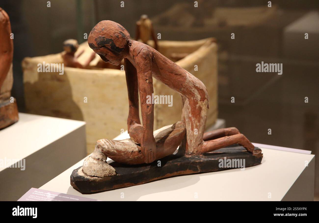 Modello in legno di grana abrasiva. 1° periodo intermedio - Regno medio. Dinastia XI-XII (c. 2050-1947). Tomba di shemes. Da Asyut. Museo Egizio di Foto Stock