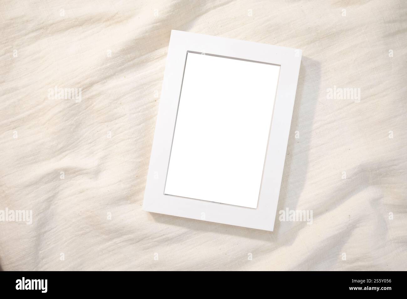 Cornice Mockup moderno stile minimalista Mockup pronto all'uso interni eleganti con cornice fotografica marrone mock-up Foto Stock Cornice Mockup moderno stile minimalista Mockup pronto all'uso interni eleganti con cornice fotografica marrone mock-up Foto Stock