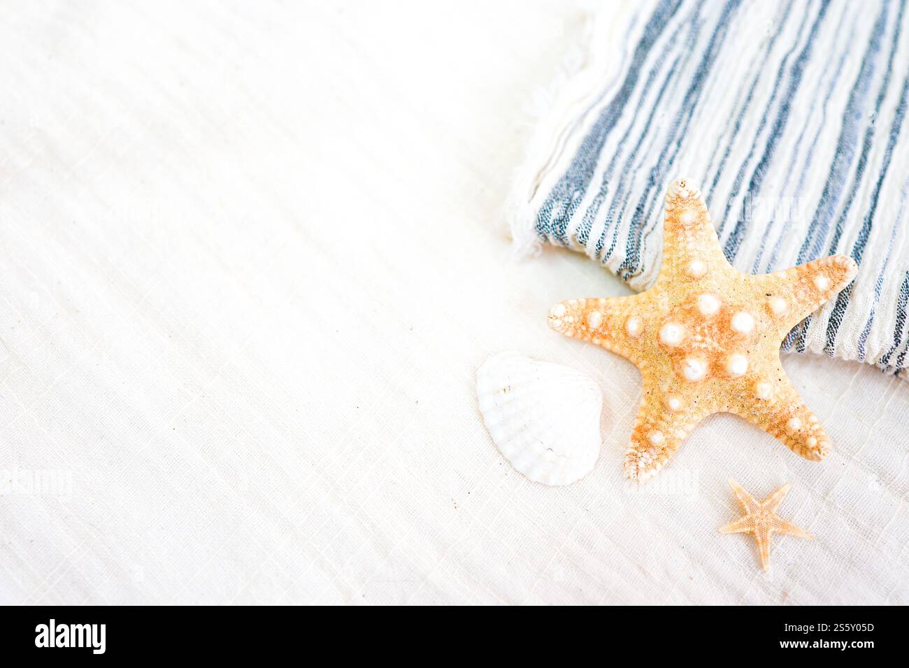 Sfondo delle vacanze estive vacanza pronta relax sulla spiaggia sfondo progettazione di spazi fotocopie, Foto Stock