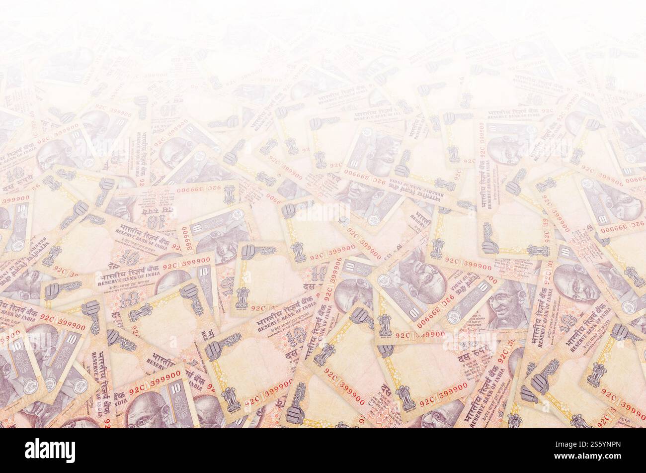 Mahatma Gandhi affronta la banconota indiana con dieci rupie. 10 Rupia valuta nazionale dell'India INR. Primo piano della banconota Orange Money. Mahatma Gandhi faccia a faccia Foto Stock