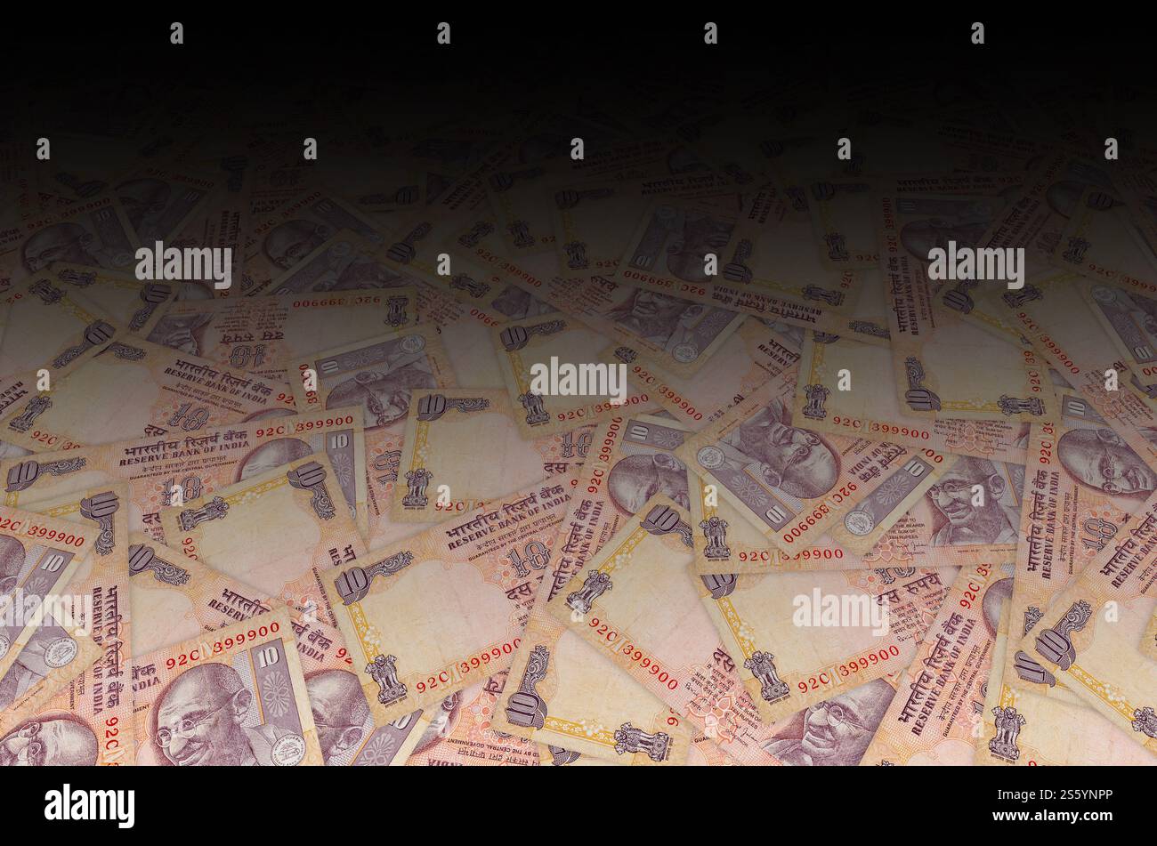 Mahatma Gandhi affronta la banconota indiana con dieci rupie. 10 Rupia valuta nazionale dell'India INR. Primo piano della banconota Orange Money. Mahatma Gandhi faccia a faccia Foto Stock