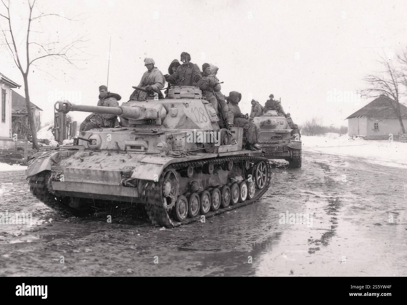 Serbatoi pz.Kpfw. IV Ausf. G della Divisione SS - Leibstandarte SS Adolf Hitler - vicino a Kharkov. - Documento storico, fotografo sconosciuto Foto Stock
