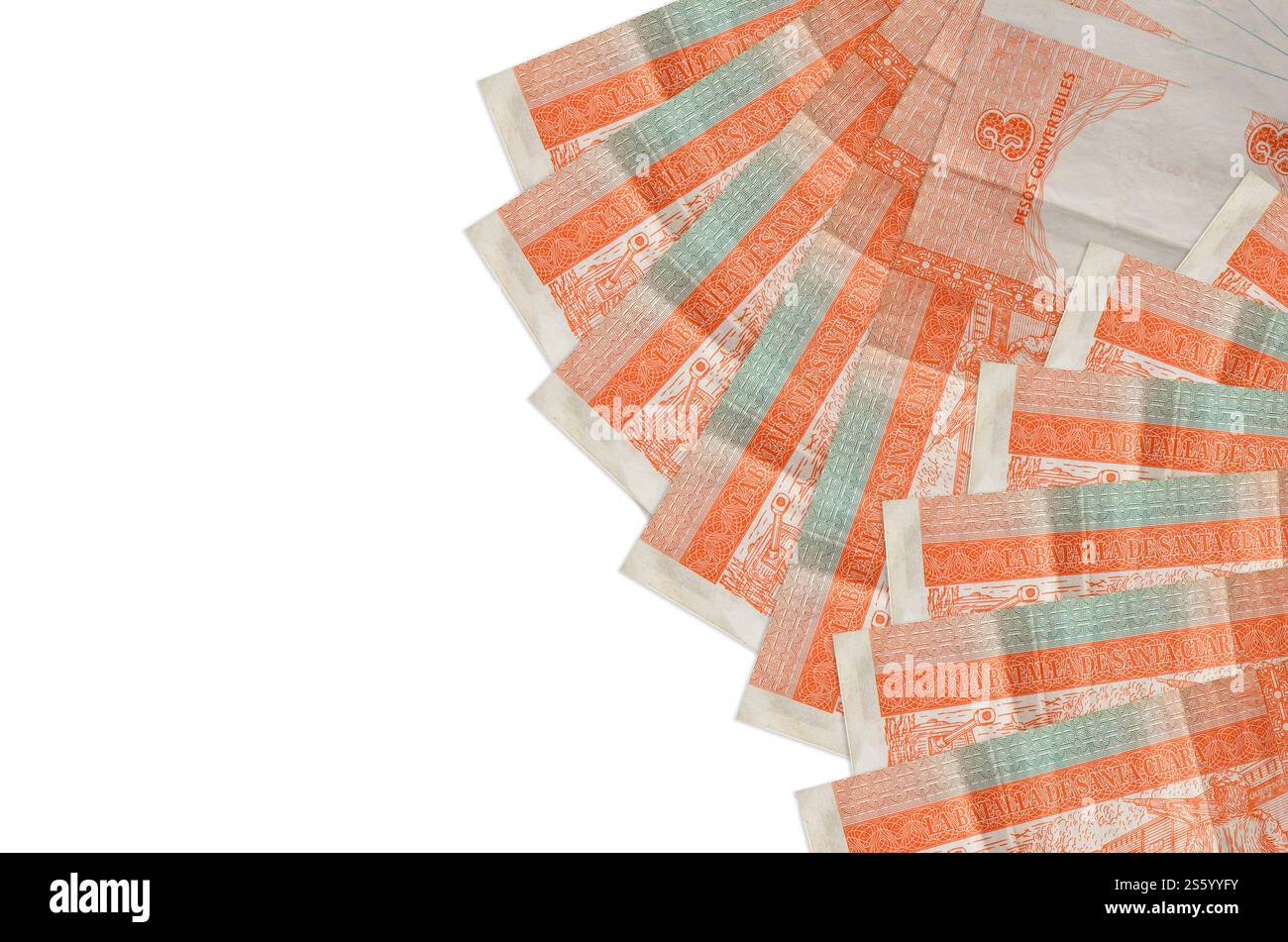 3 banconote convertibili in pesos cubani isolate su sfondo bianco con spazio per copie. Un ricco background concettuale. Grande quantità di valuta nazionale Foto Stock