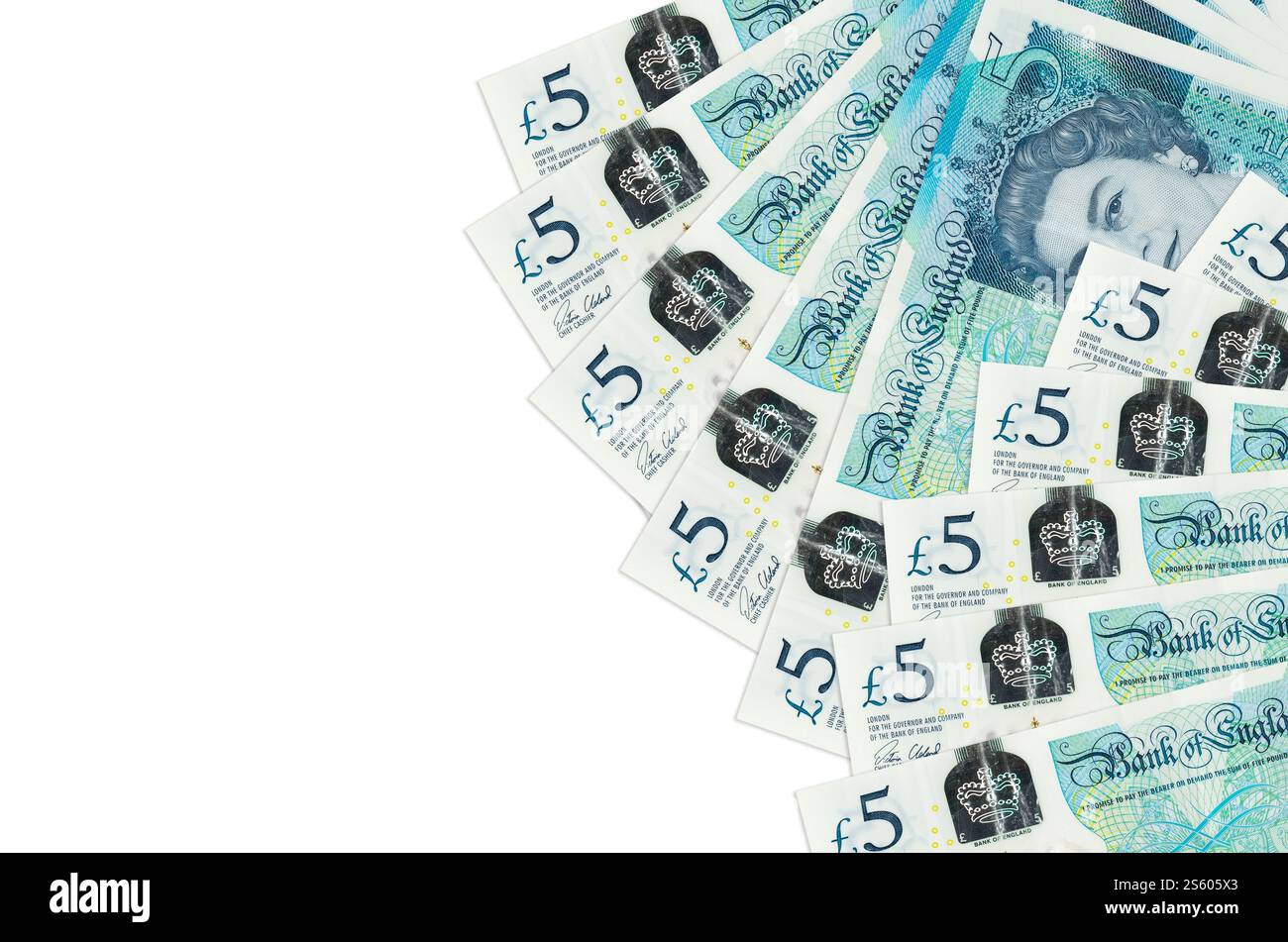 Le banconote da 5 sterline britanniche sono isolate su sfondo bianco con spazio di copia. Un ricco background concettuale. Grande quantità di ricchezza monetaria nazionale. 5 Foto Stock