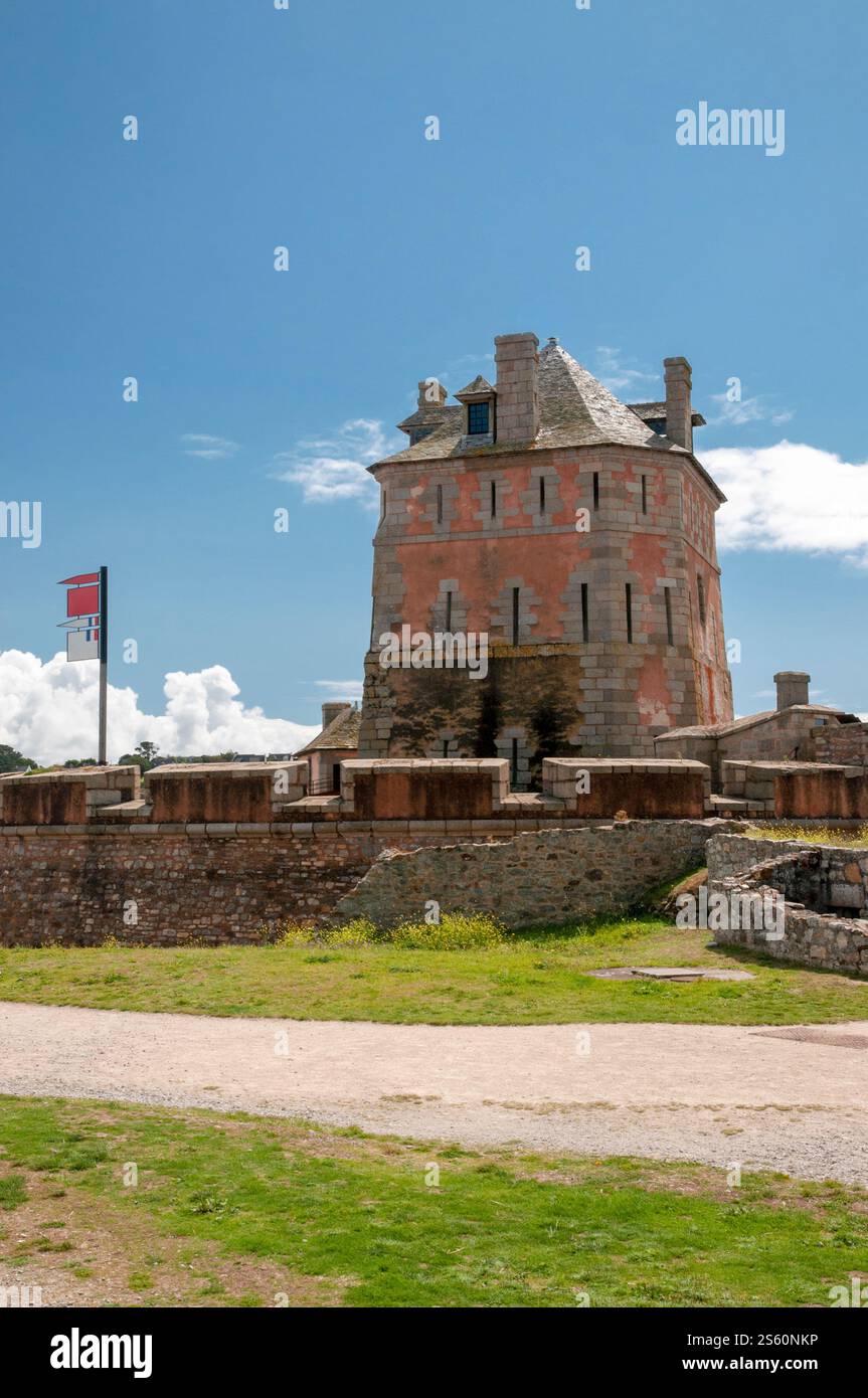 La torre di Vauban, dichiarata patrimonio dell'umanità dall'UNESCO, Camaret-sur-Mer, penisola di Crozon, Finistere (29), Bretagna, Francia Foto Stock